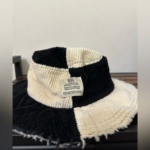 Urban Outfitters bucket hat